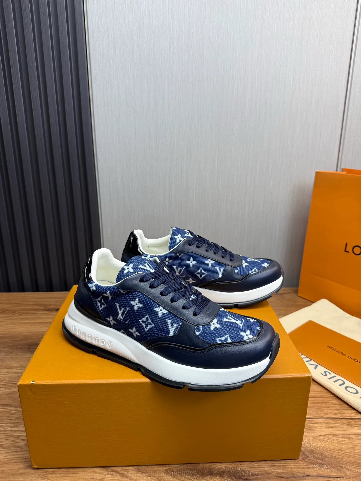 Men's shoes 💰800💰 LOUIS VUITTON [Luden Yiwei] Brand new trendy Lv is on the market 🎁, casual and fashionable men's shoes 👟Original 1:1 shipment✅ The upper is made of imported brand leather + cowhide lining, the original wear-resistant rubber outsole, the version is simple and elegant, exclusive for trendy men. 38-44 (customized at 38.45)